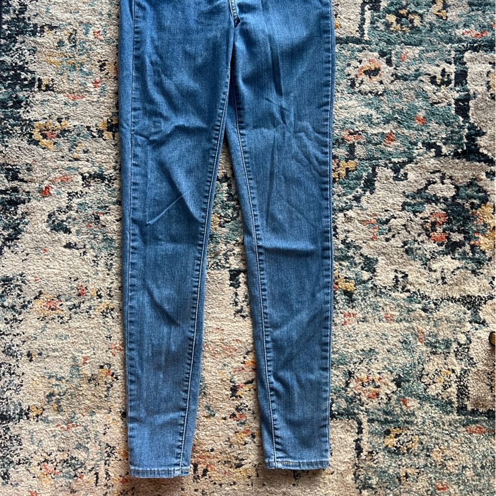 Levi’s Super Skinny Ultra High Rise Jean